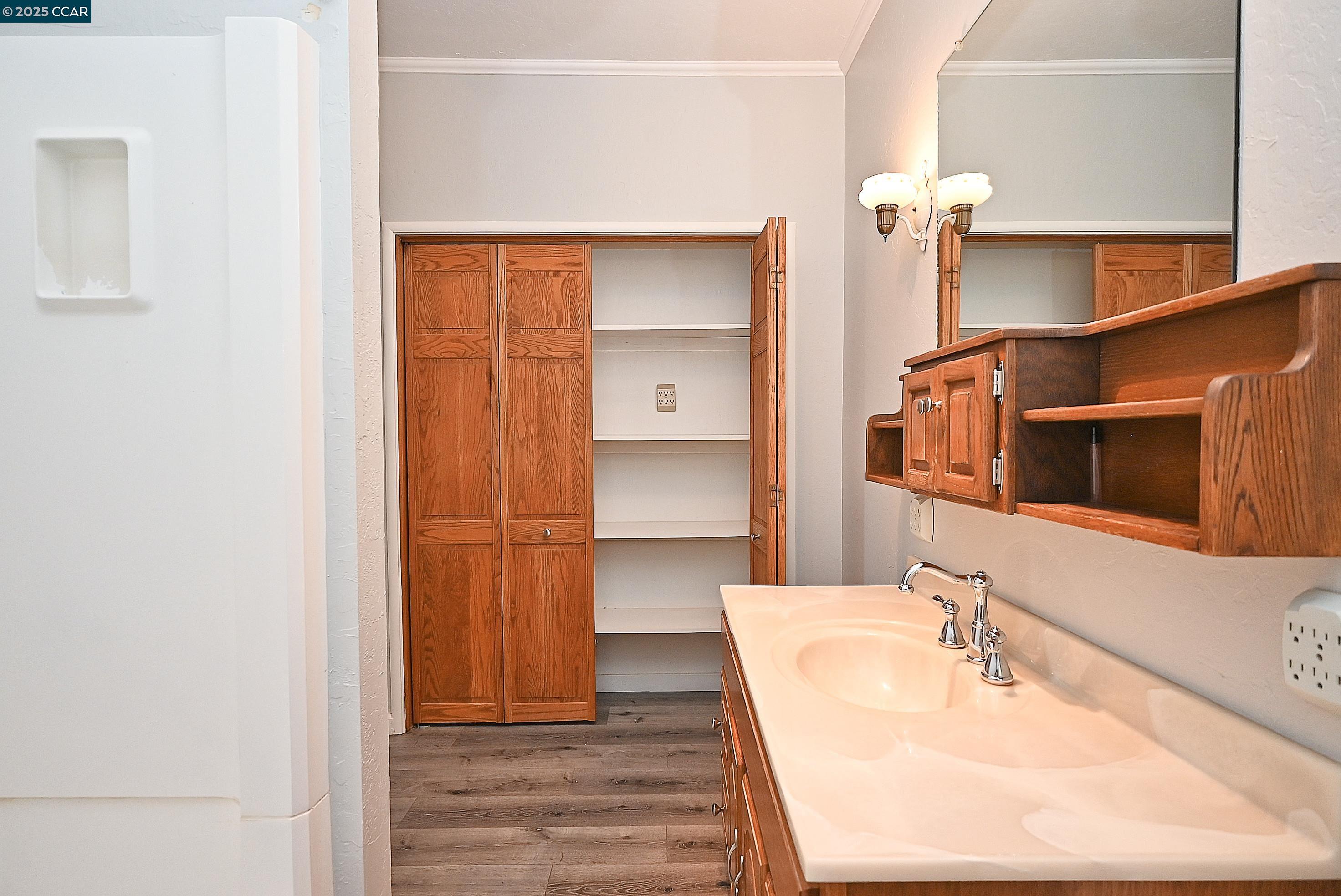 Martinez, California 94553, United States, 4 Bedrooms Bedrooms, ,3 BathroomsBathrooms,Residential,Active,170587