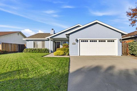 Photo of 1650 Sausalito Drive, Hollister, CA 95023 (MLS # ML82029395)