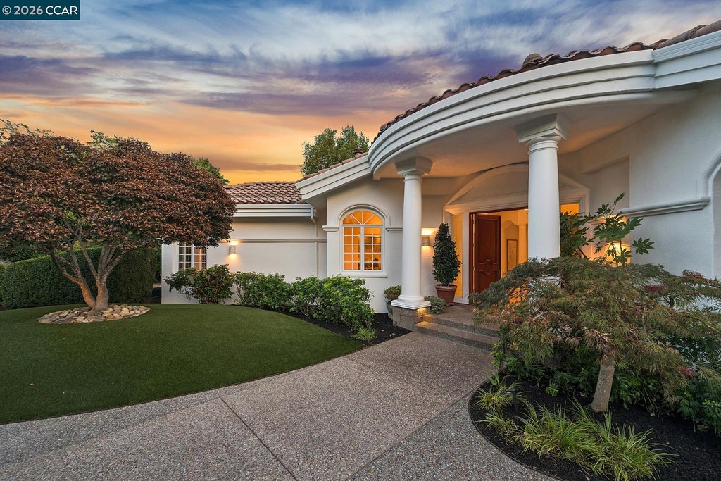 Photo of 2 Reliez Manor Ct, Lafayette, CA 94549 (MLS # 41145833)