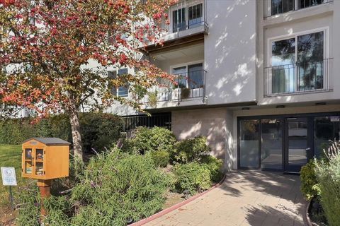 Photo of 601 Leahy Street #201, Redwood City, CA 94061 (MLS # ML82028749)