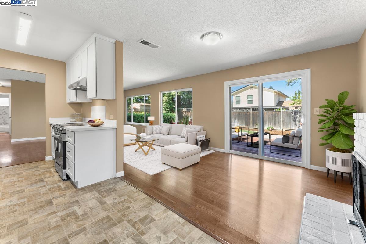 Livermore, California 94551, United States, 3 Bedrooms Bedrooms, ,2 BathroomsBathrooms,Residential,Active,103645