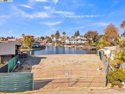 Photo of 641 Sandalwood Isle, Alameda, CA 94501 (MLS # 41119679)
