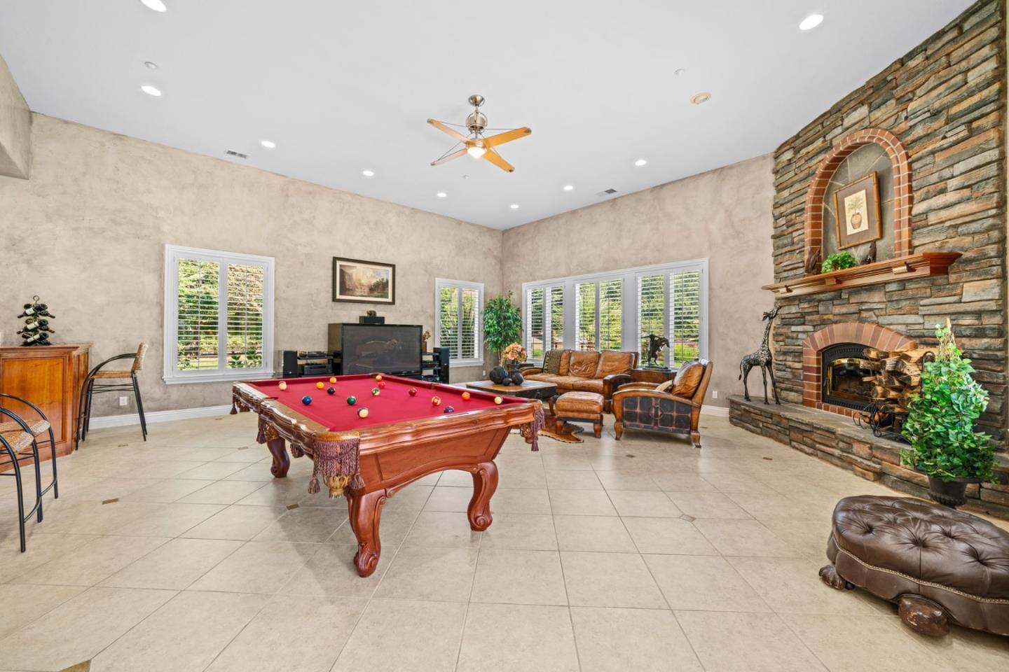 Gilroy, California 95020, United States, 4 Bedrooms Bedrooms, ,4 BathroomsBathrooms,Residential,Active,4725