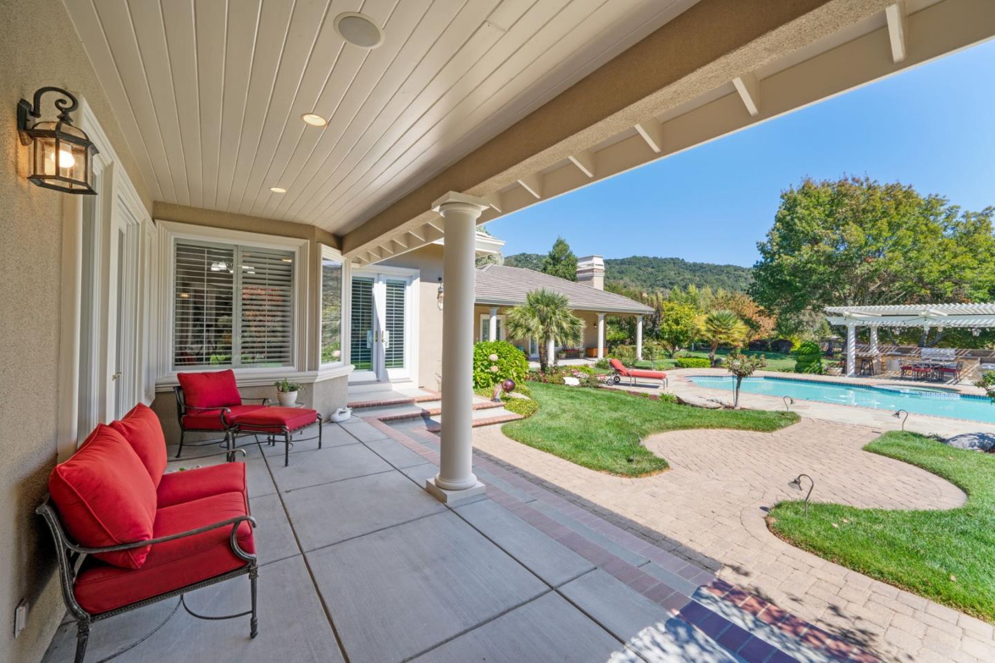 Gilroy, California 95020, United States, 4 Bedrooms Bedrooms, ,4 BathroomsBathrooms,Residential,Active,4725