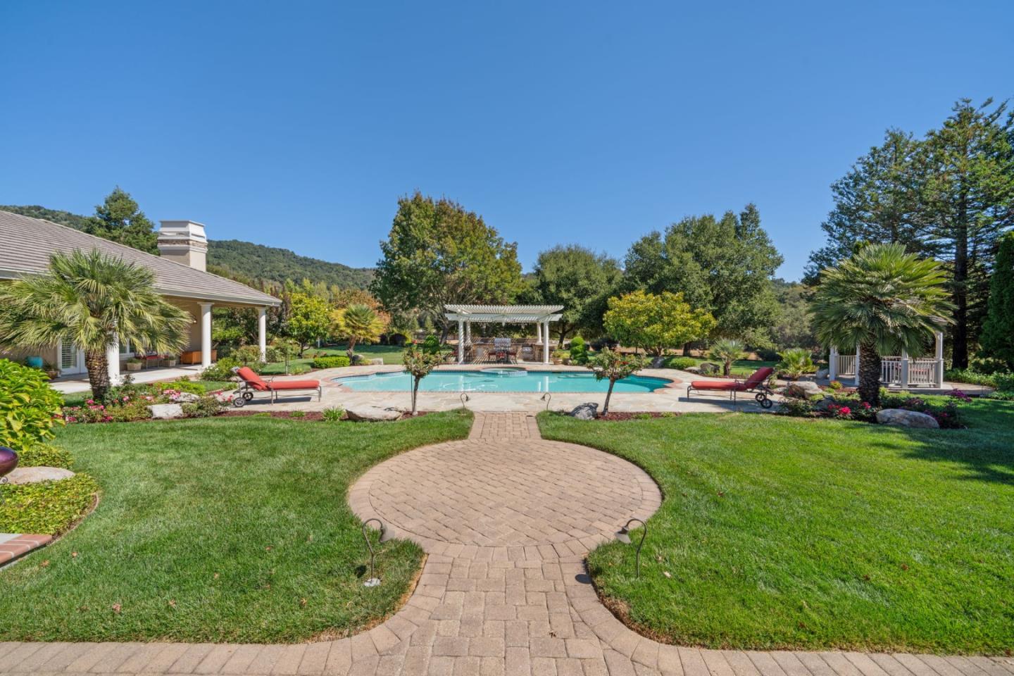 Gilroy, California 95020, United States, 4 Bedrooms Bedrooms, ,4 BathroomsBathrooms,Residential,Active,4725