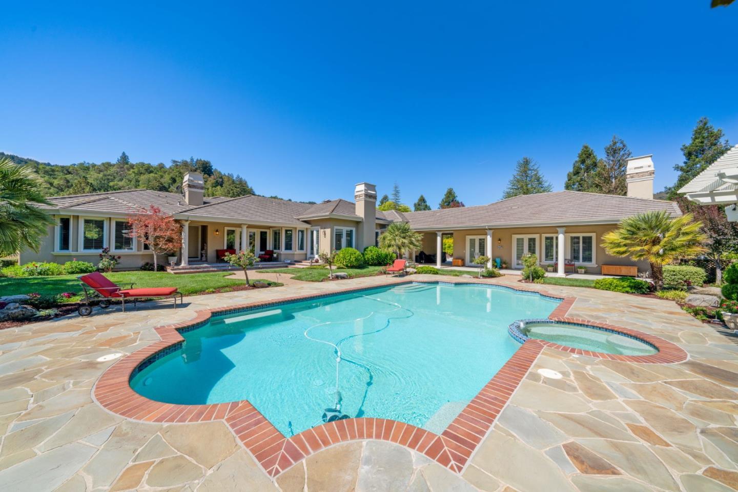 Gilroy, California 95020, United States, 4 Bedrooms Bedrooms, ,4 BathroomsBathrooms,Residential,Active,4725