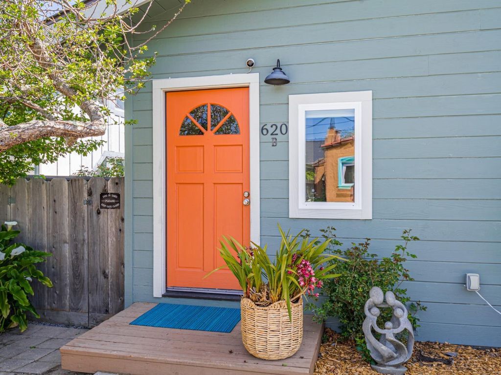 Photo of 620 Sumner, Santa Cruz, CA 95062 (MLS # ML82040932)
