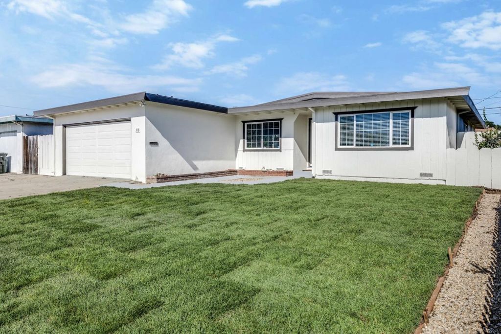 Photo of 318 Navajo Drive, Salinas, CA 93906 (MLS # ML82041434)