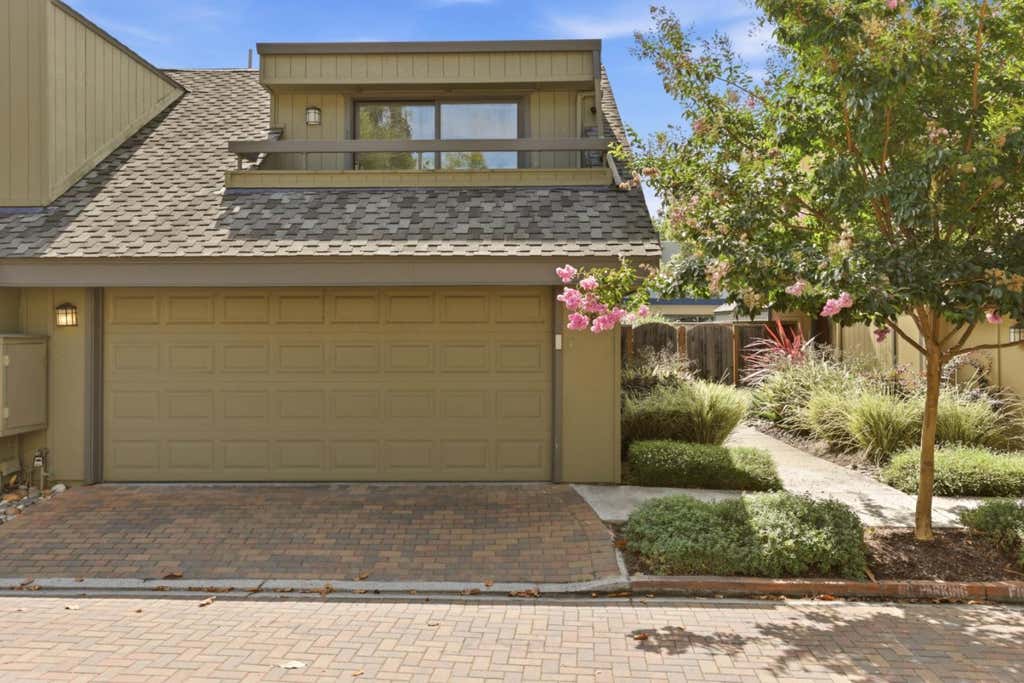 Photo of 670 San Antonio Road #28, Palo Alto, CA 94306 (MLS # ML82057913)