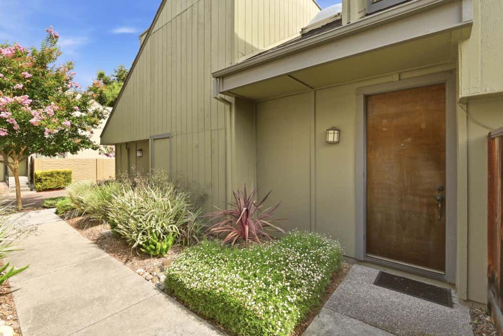 Photo of 670 San Antonio Road #28, Palo Alto, CA 94306 (MLS # ML82057913)