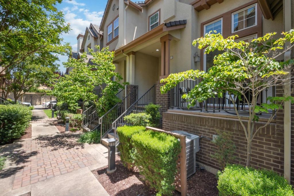 Photo of 1059 Sapphire Terrace, Union City, CA 94587 (MLS # ML82037693)