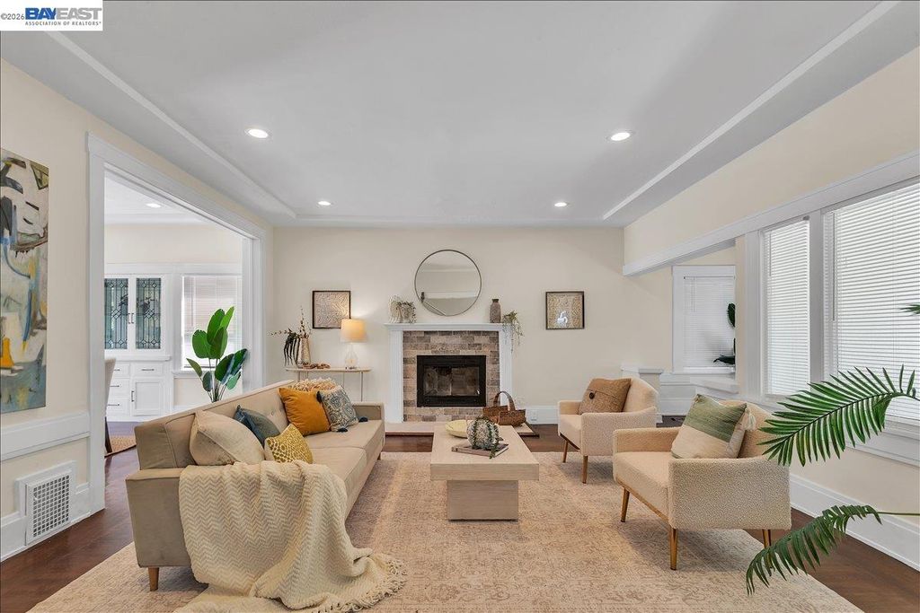 Photo of 652 Valle Vista Ave, Oakland, CA 94610 (MLS # 41134458)
