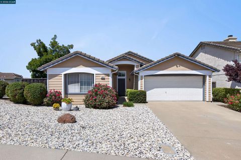 Photo of 549 Burdick Dr, Bay Point, CA 94565 (MLS # 41132870)