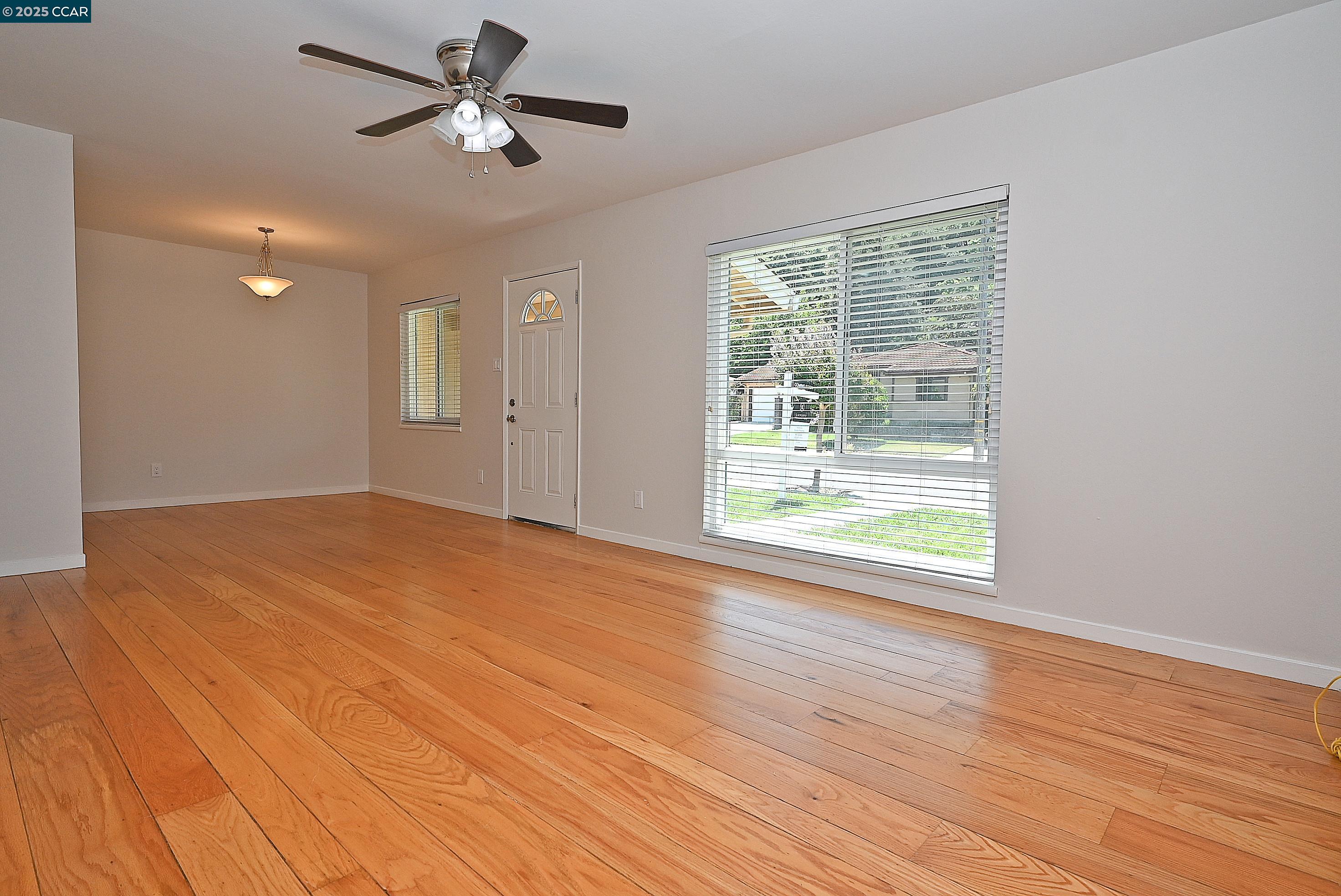 Martinez, California 94553, United States, 3 Bedrooms Bedrooms, ,1 BathroomBathrooms,Residential,Pending,165416