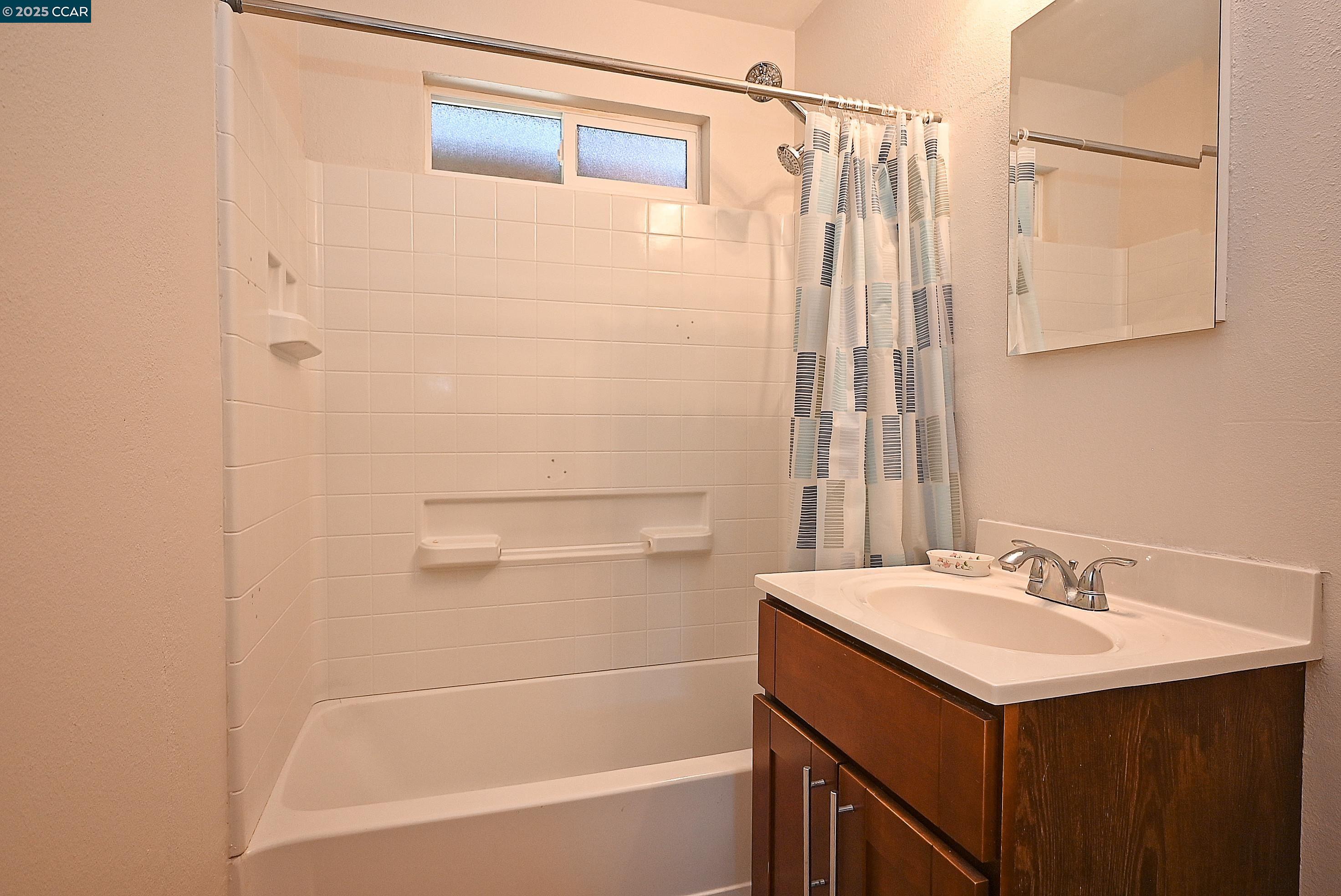 Martinez, California 94553, United States, 3 Bedrooms Bedrooms, ,1 BathroomBathrooms,Residential,Pending,165416