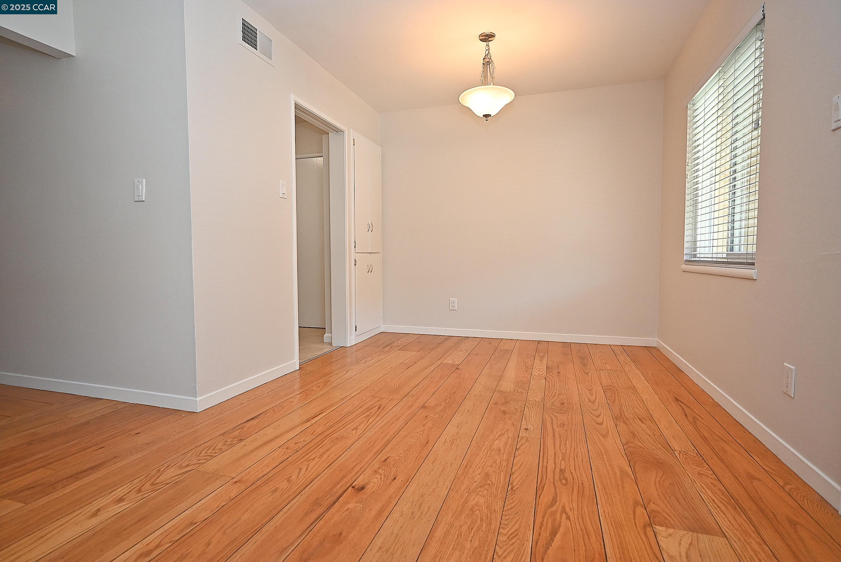 Martinez, California 94553, United States, 3 Bedrooms Bedrooms, ,1 BathroomBathrooms,Residential,Pending,165416