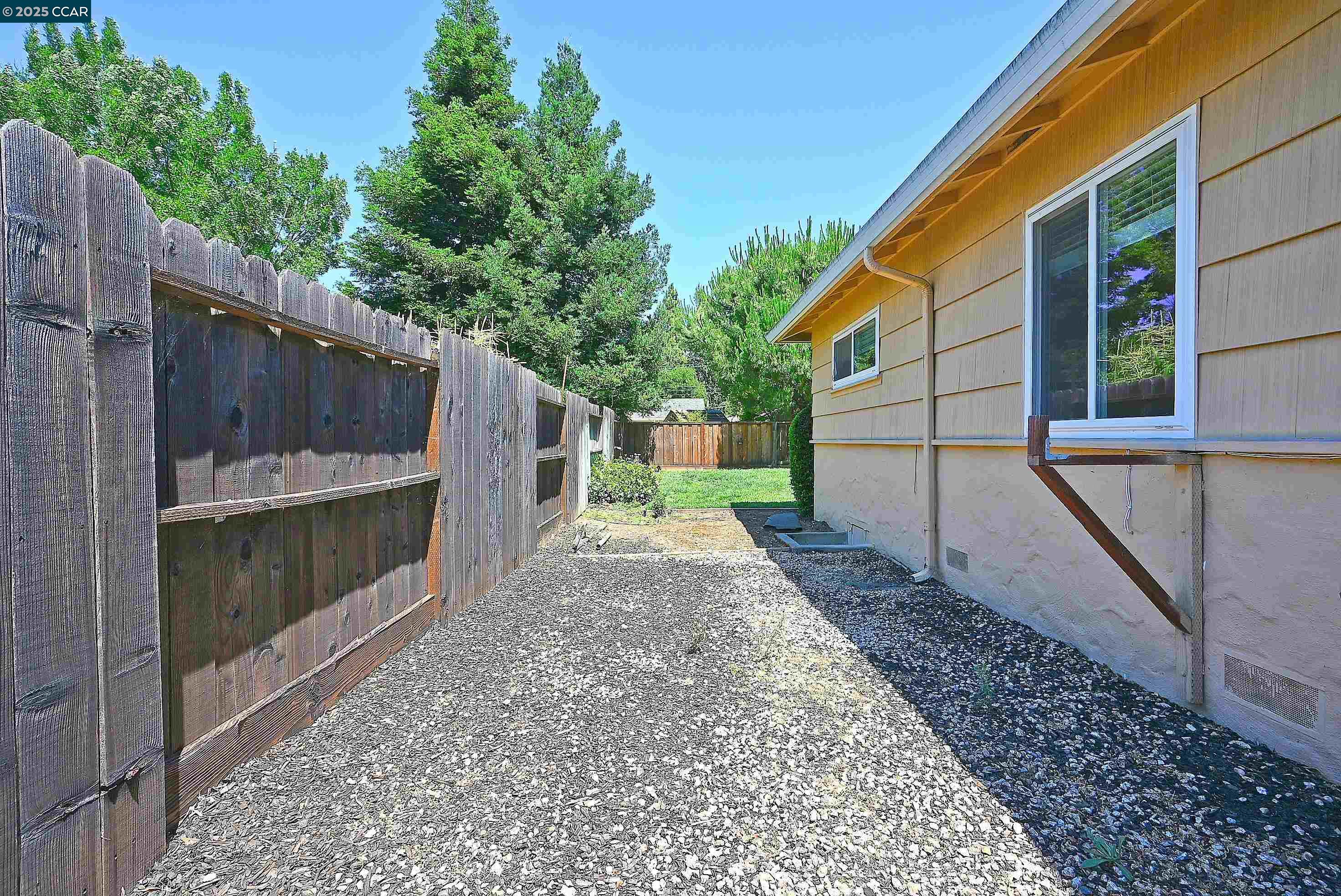 Martinez, California 94553, United States, 3 Bedrooms Bedrooms, ,1 BathroomBathrooms,Residential,Pending,165416