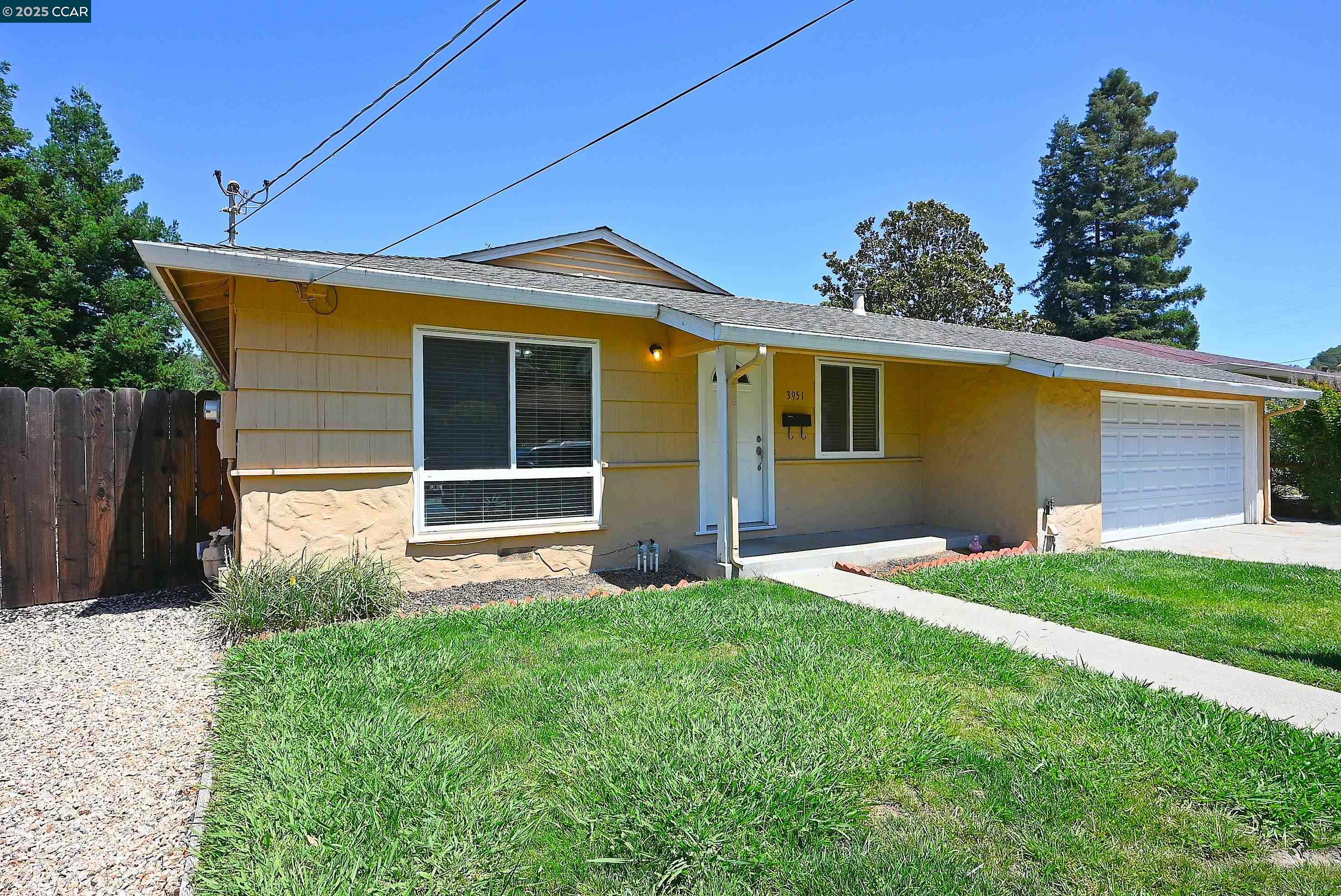 Martinez, California 94553, United States, 3 Bedrooms Bedrooms, ,1 BathroomBathrooms,Residential,Pending,165416