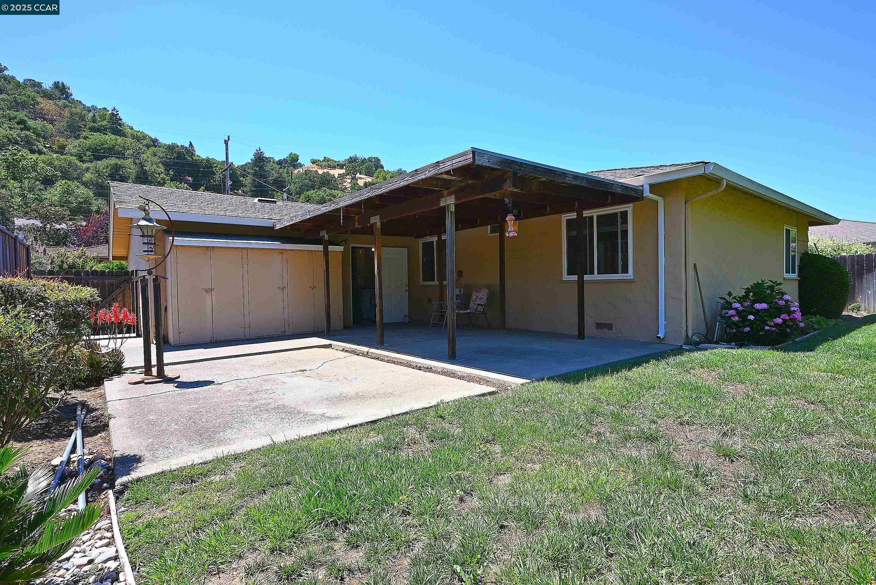 Martinez, California 94553, United States, 3 Bedrooms Bedrooms, ,1 BathroomBathrooms,Residential,Pending,165416