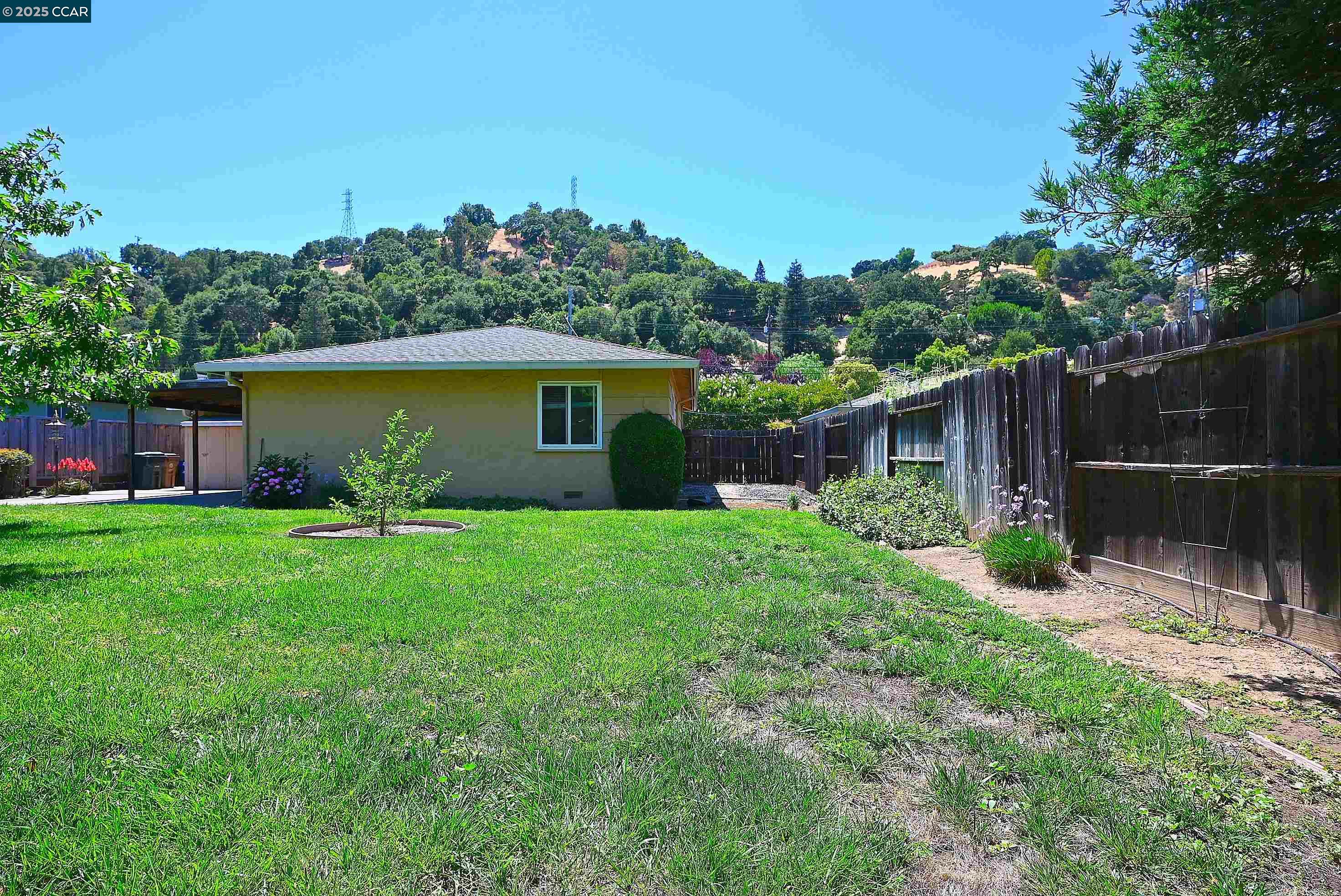 Martinez, California 94553, United States, 3 Bedrooms Bedrooms, ,1 BathroomBathrooms,Residential,Pending,165416