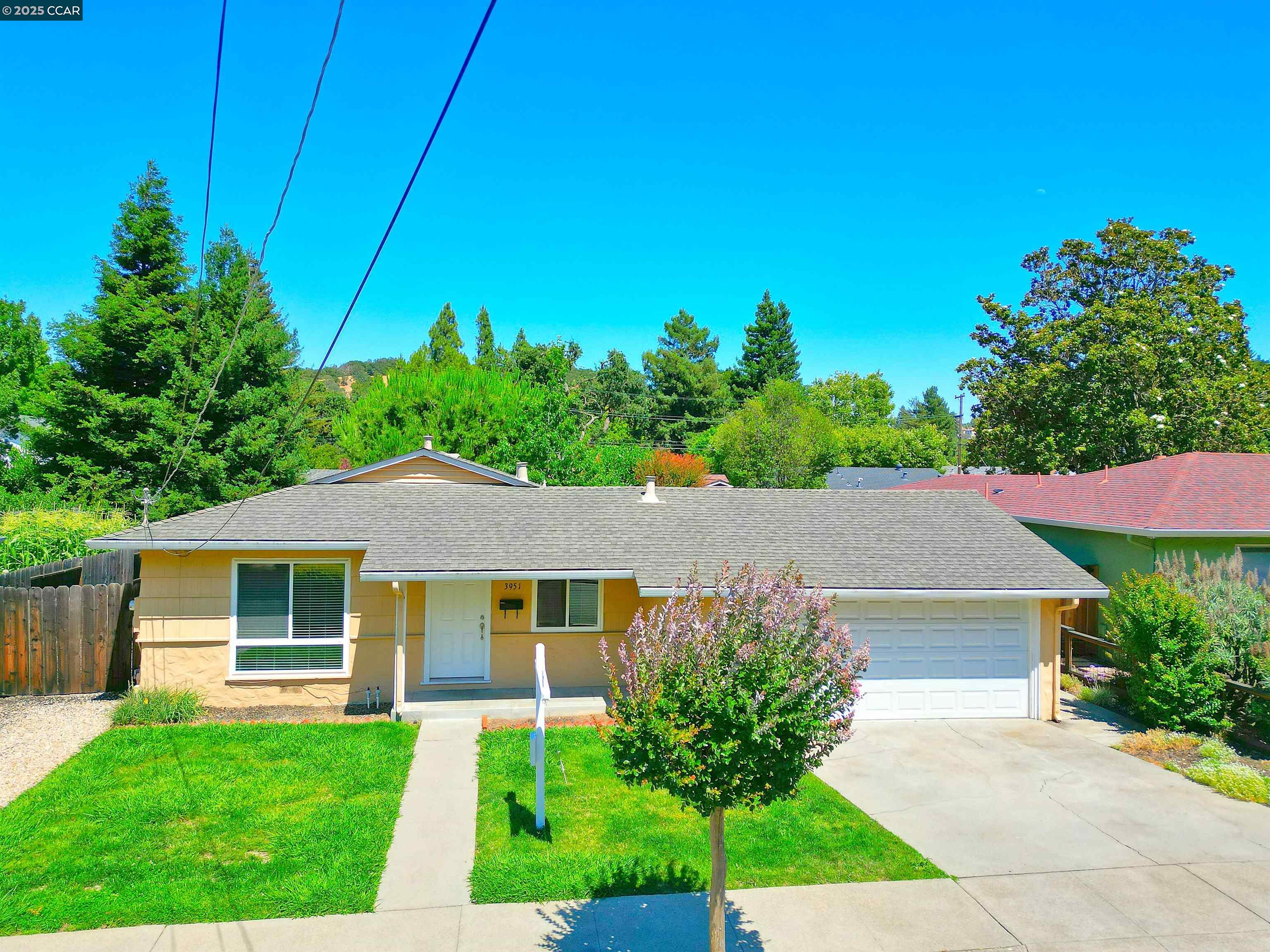 Martinez, California 94553, United States, 3 Bedrooms Bedrooms, ,1 BathroomBathrooms,Residential,Pending,165416