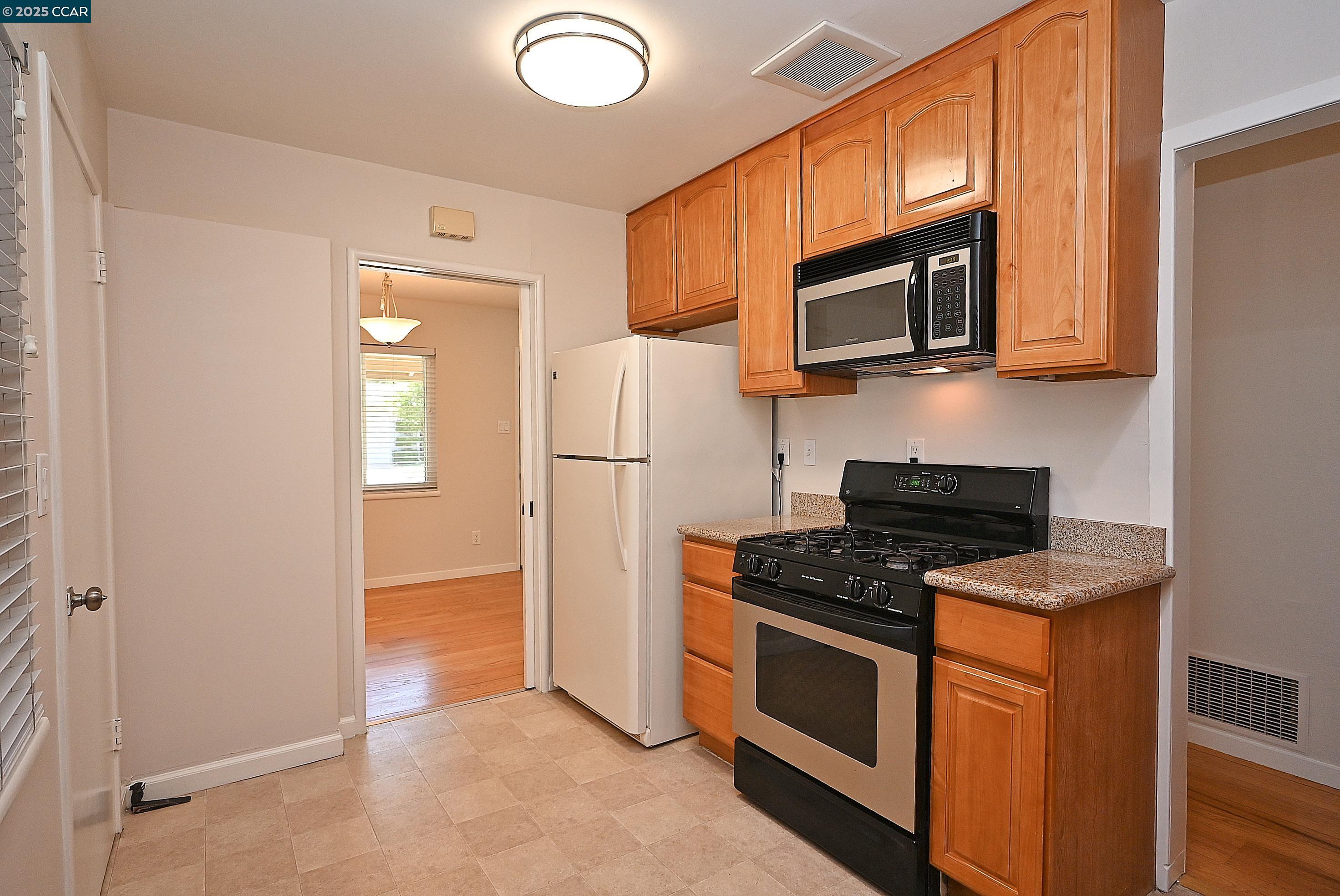 Martinez, California 94553, United States, 3 Bedrooms Bedrooms, ,1 BathroomBathrooms,Residential,Pending,165416