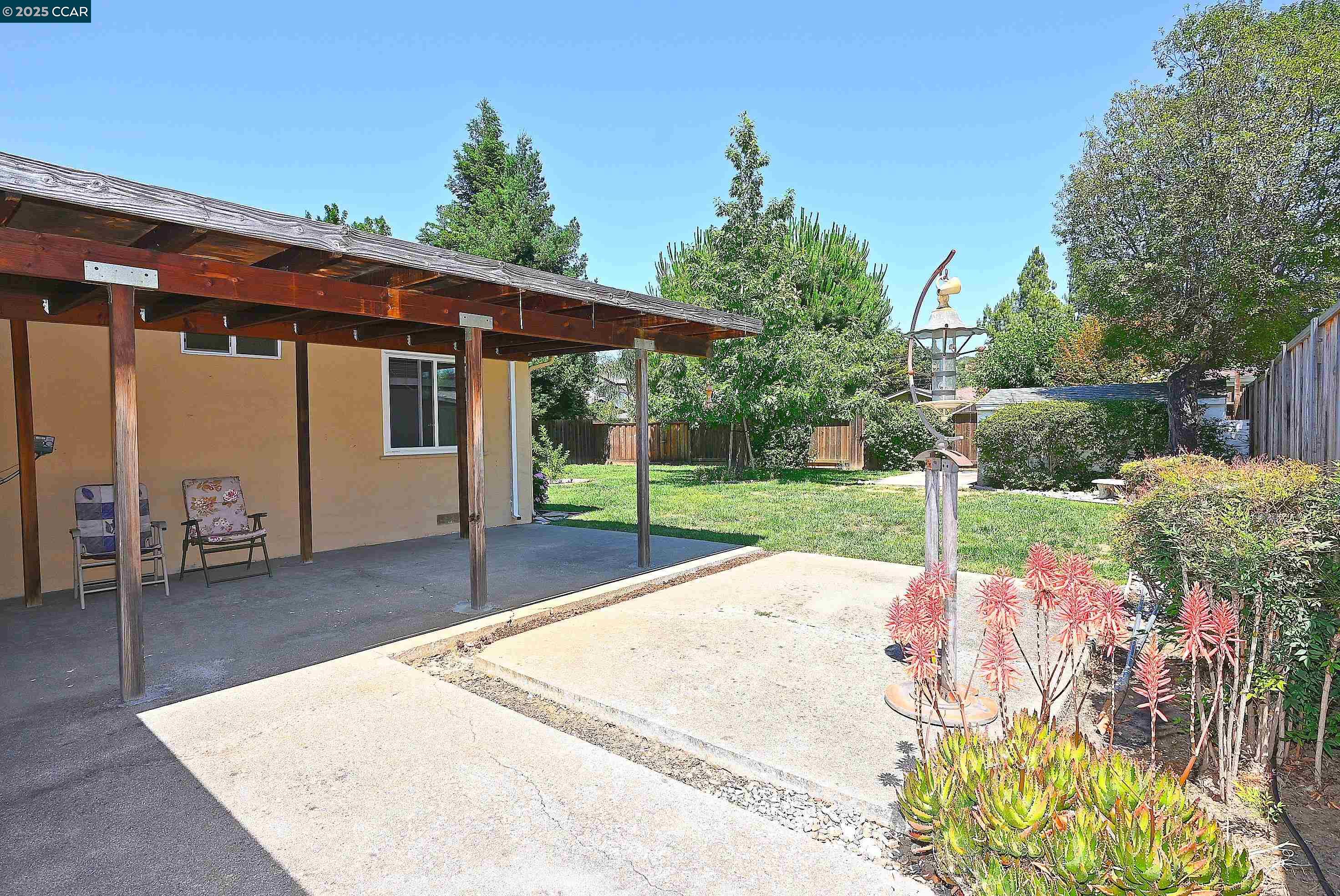 Martinez, California 94553, United States, 3 Bedrooms Bedrooms, ,1 BathroomBathrooms,Residential,Pending,165416