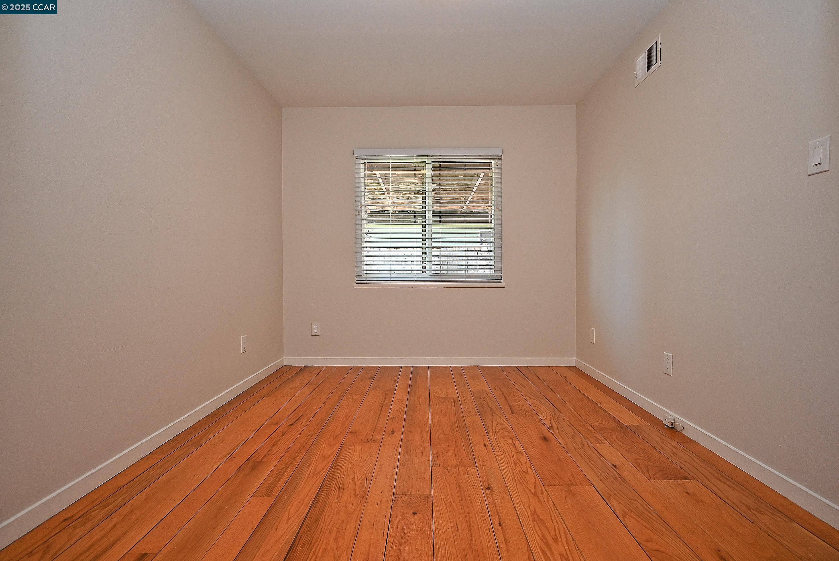 Martinez, California 94553, United States, 3 Bedrooms Bedrooms, ,1 BathroomBathrooms,Residential,Pending,165416