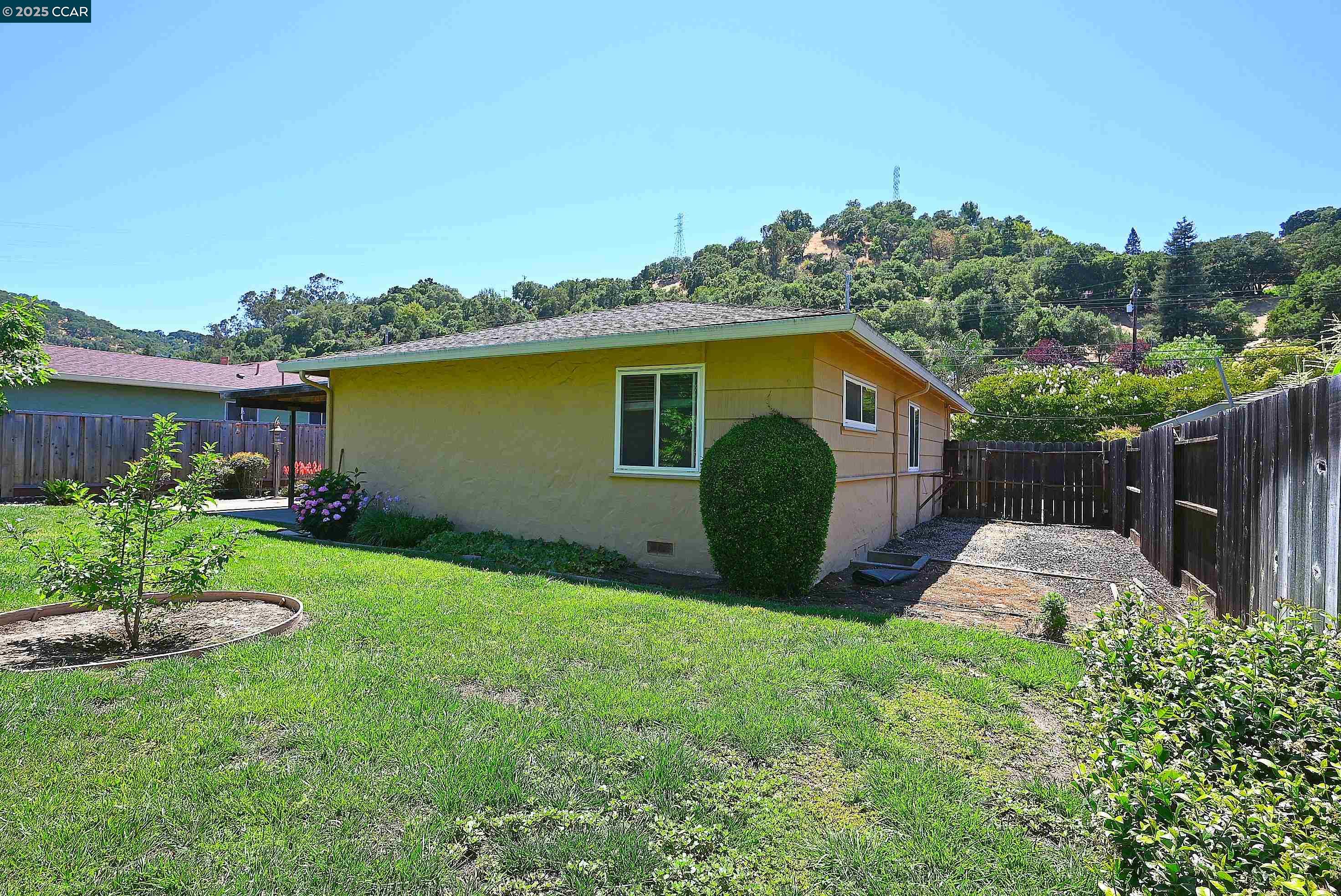 Martinez, California 94553, United States, 3 Bedrooms Bedrooms, ,1 BathroomBathrooms,Residential,Pending,165416