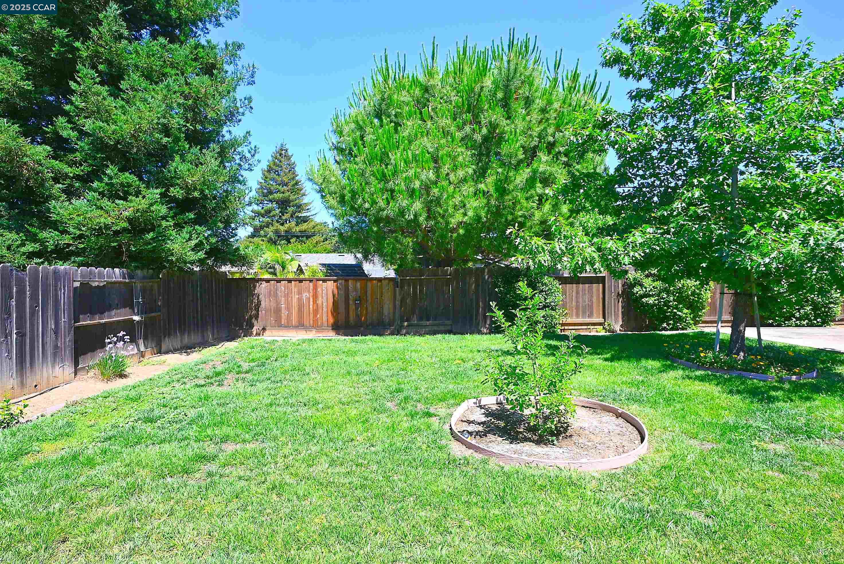 Martinez, California 94553, United States, 3 Bedrooms Bedrooms, ,1 BathroomBathrooms,Residential,Pending,165416