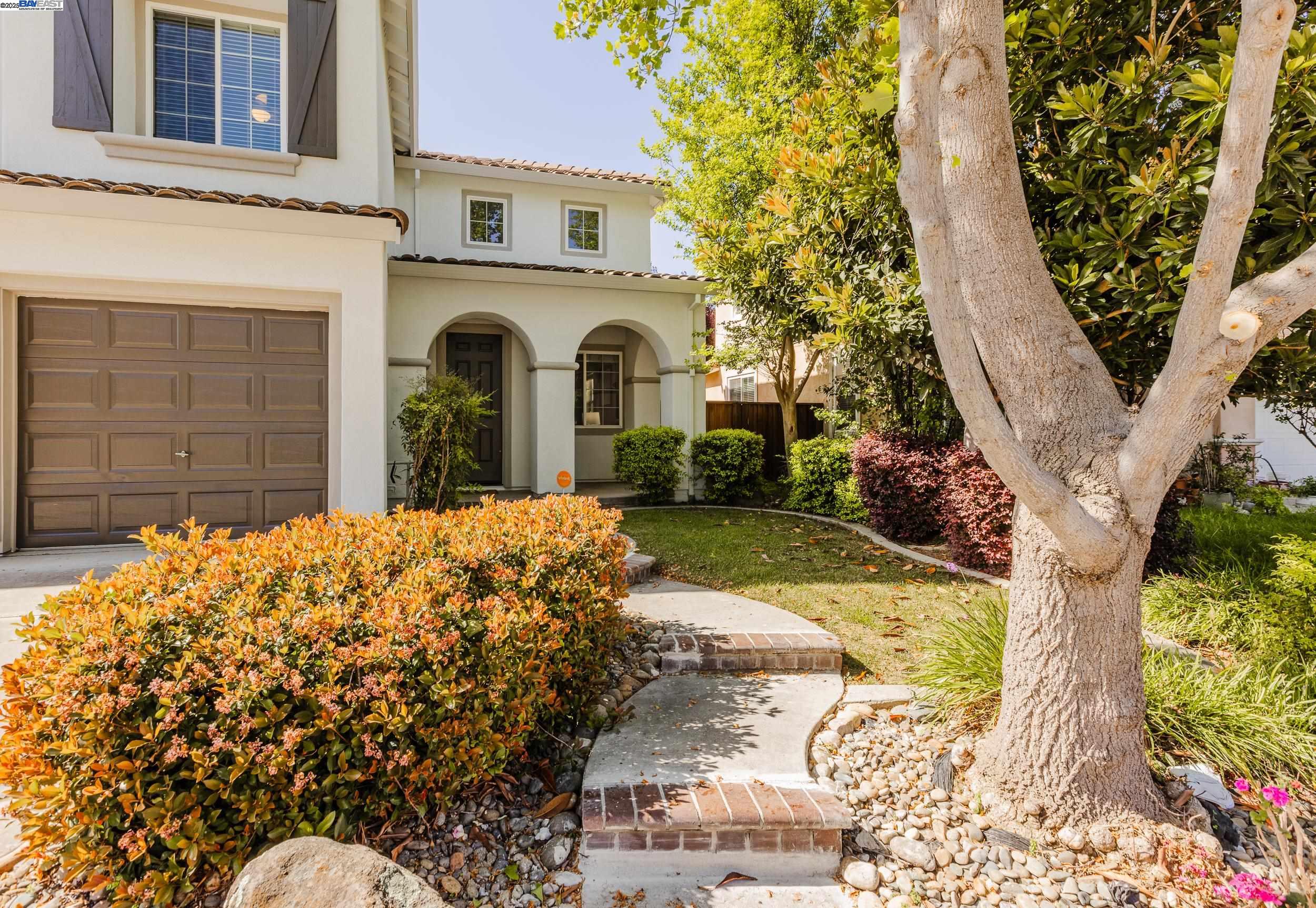 2228 Golden Leaf Ln
