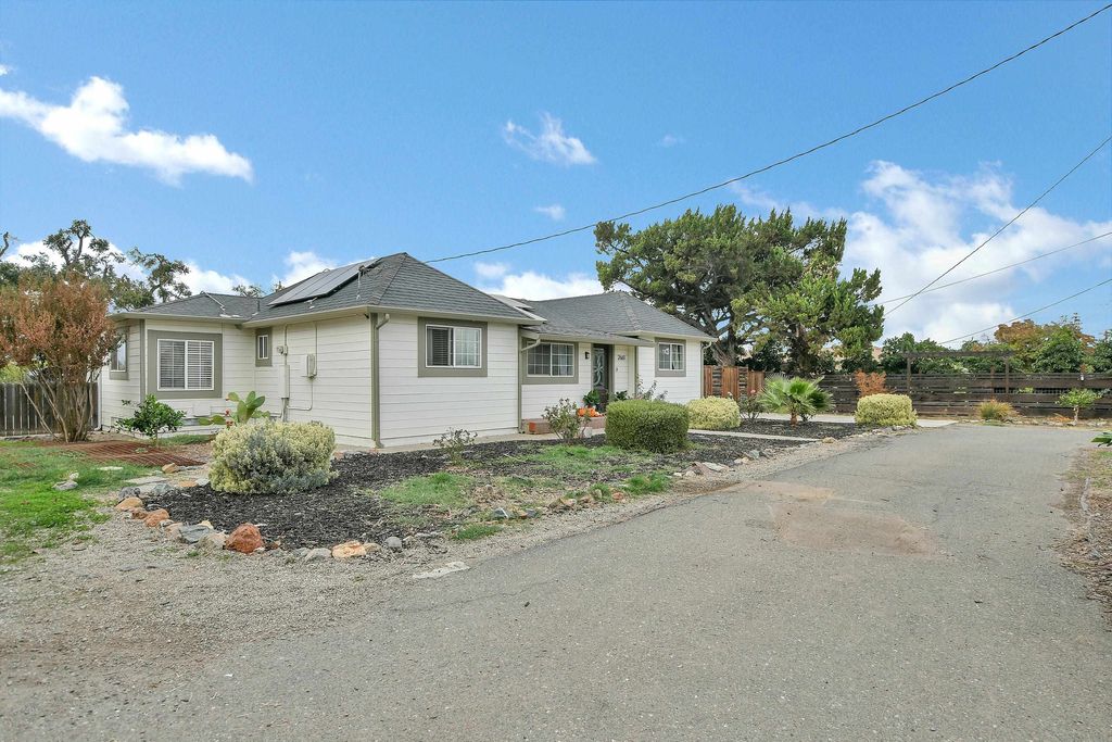 Photo of 2661 Walnut Blvd, Brentwood, CA 94513 (MLS # 41120132)