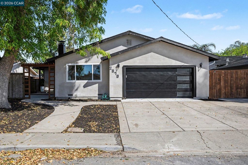 Photo of 2579 Montgomery Ave, Concord, CA 94519 (MLS # 41127621)