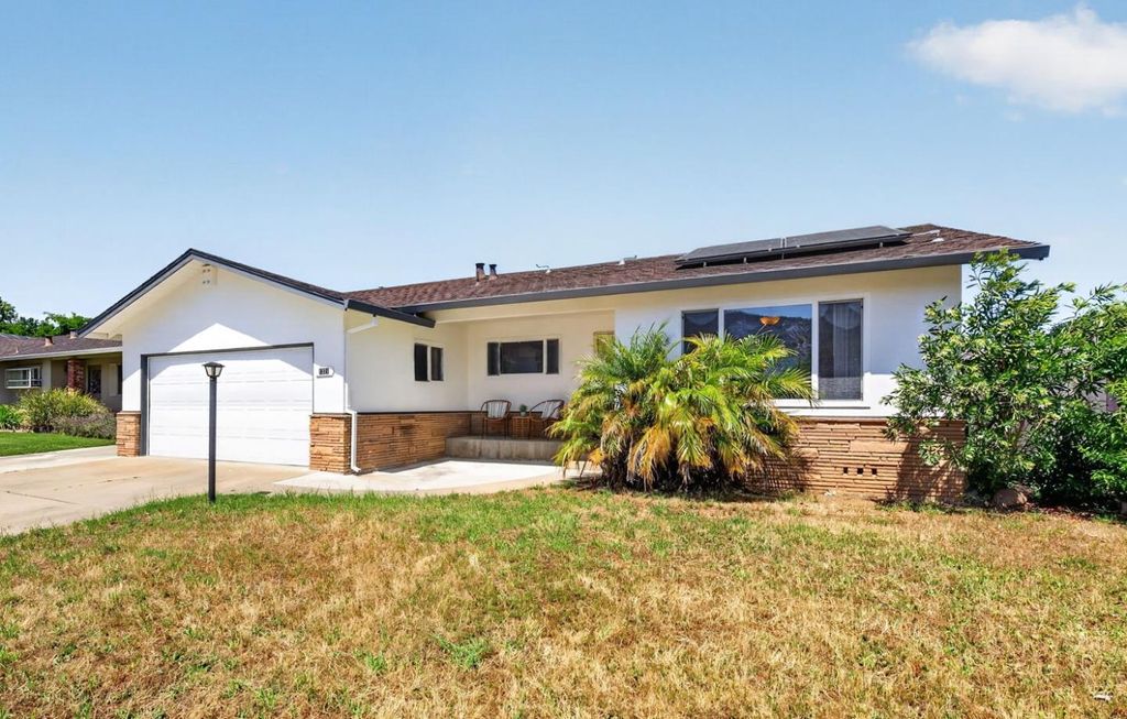 Photo of 1321 Fernwood Lane, Gilroy, CA 95020 (MLS # ML82043731)