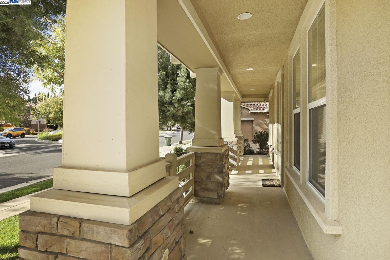 134 N Hancock Park Dr