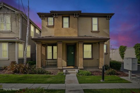Photo of 257 Rayos Del Sol Drive, San Jose, CA 95116 (MLS # ML82036884)
