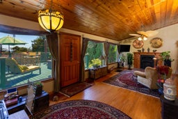 Listing photo 12