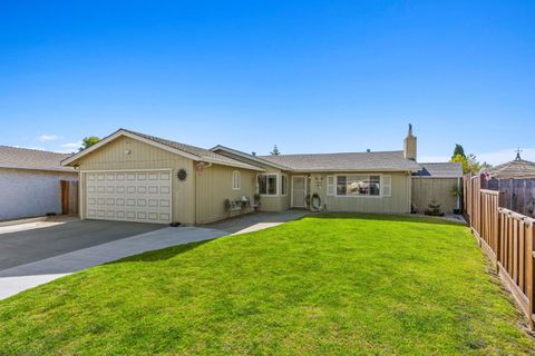 Photo of 11 Saint Charles Place, Salinas, CA 93905 (MLS # ML82039778)