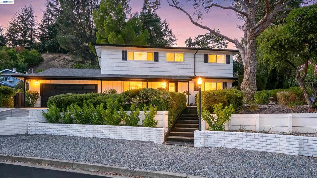 Photo of 293 Via Cima Ct, Danville, CA 94526 (MLS # 41145640)