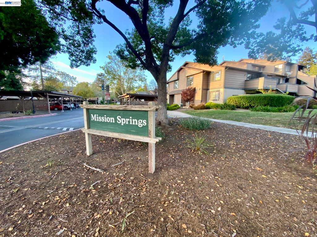 Photo of 304 Hackamore Ln, Fremont, CA 94539 (MLS # 41129199)