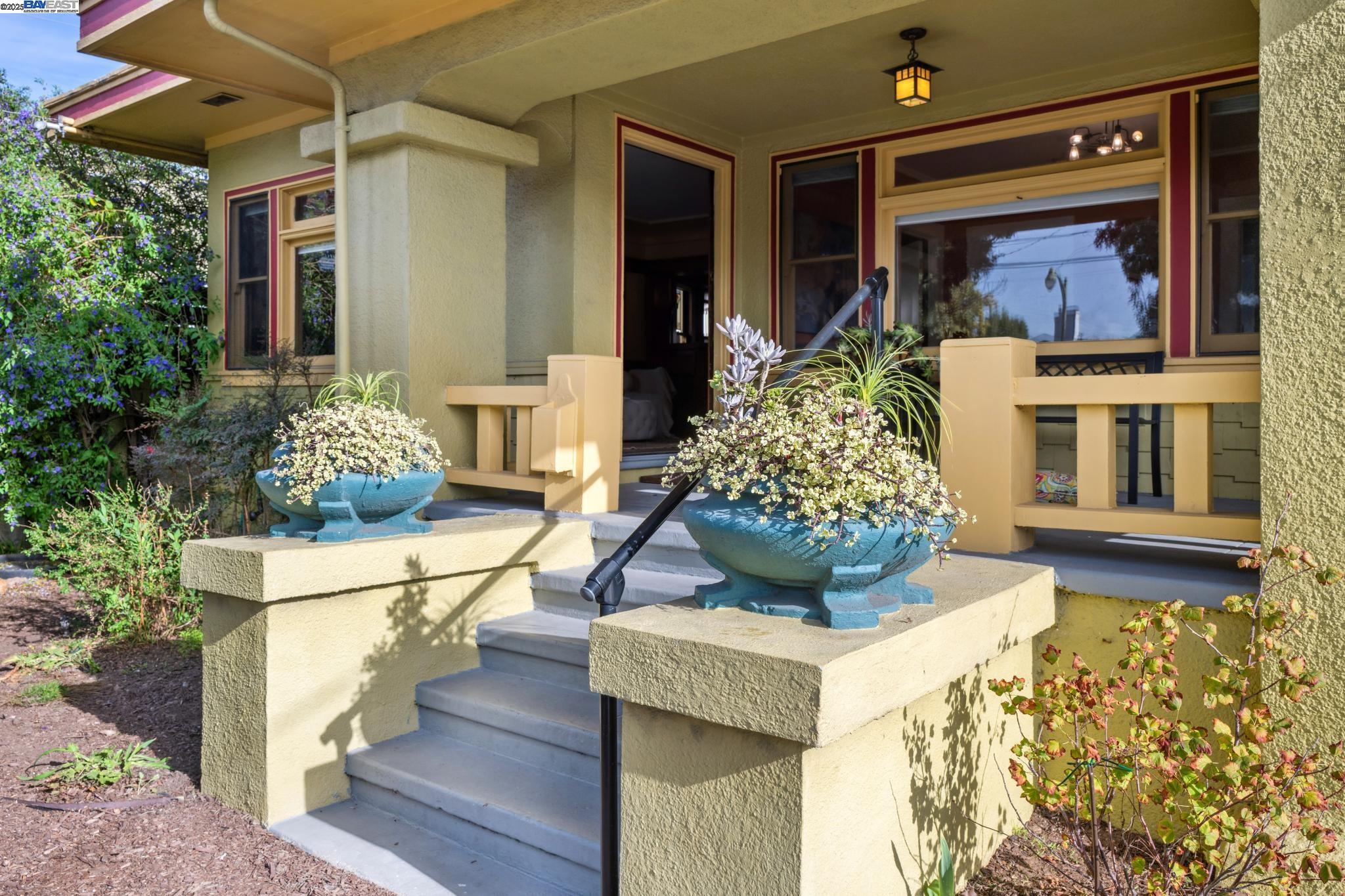 Alameda, California 94501, United States, 3 Bedrooms Bedrooms, ,2 BathroomsBathrooms,Residential,Active,253943