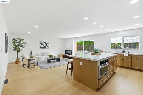 Photo of 540 Hamilton Way, Pleasanton, CA 94566 (MLS # 41133336)