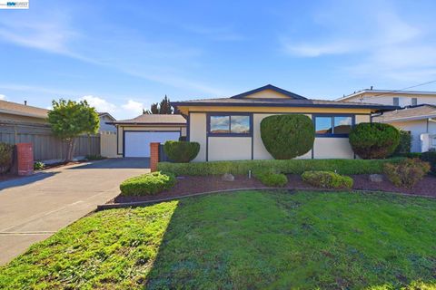 Photo of 14297 Tiburon Rd, San Leandro, CA 94577 (MLS # 41125775)