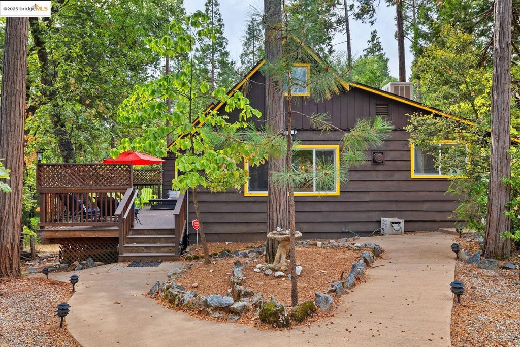 Photo of 22723 Bret Harte Dr, Twain Harte, CA 95383 (MLS # 41113503)