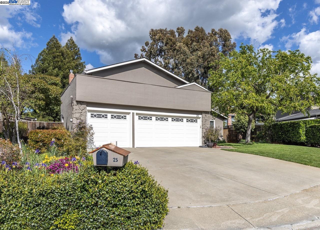 25 St Joan Ct