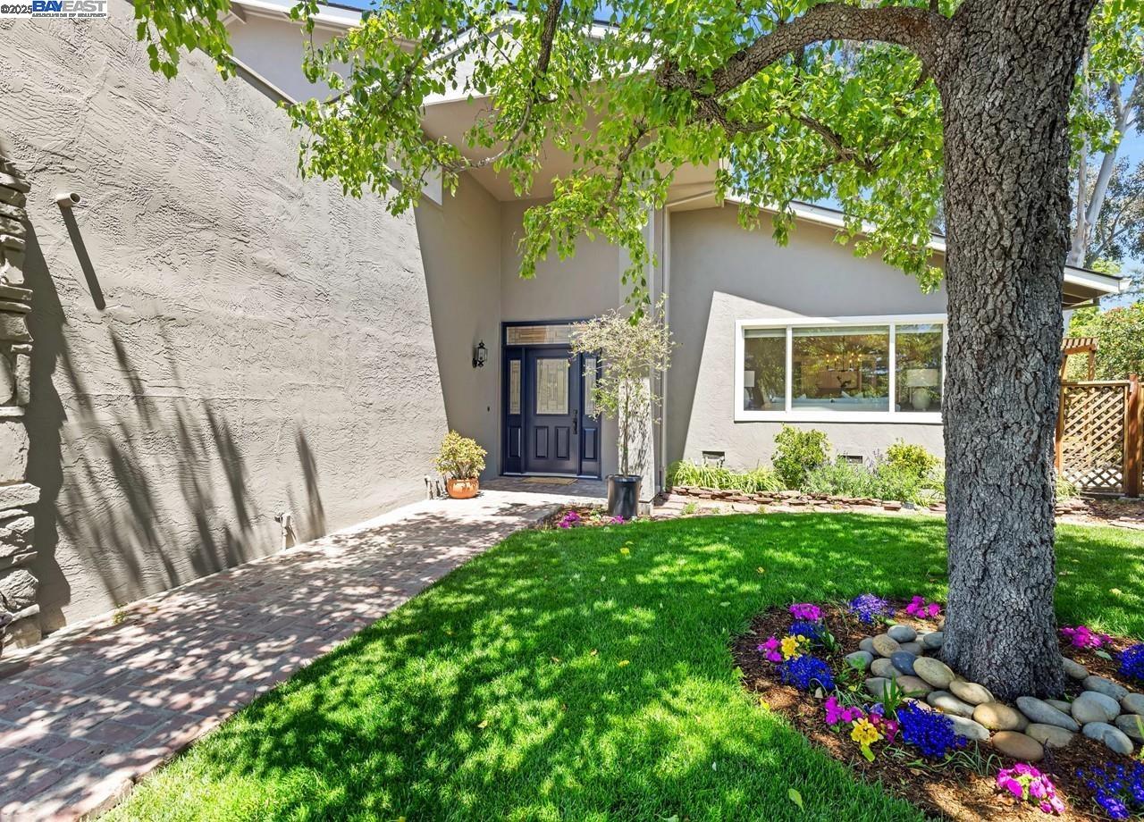 25 St Joan Ct