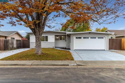 Photo of 1863 San Clemente St, Fairfield, CA 94533 (MLS # 41119353)