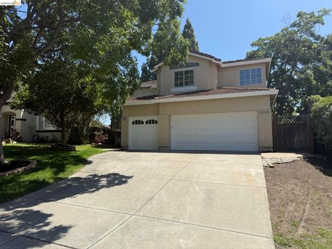 Photo of 5029 Bridle Way, Antioch, CA 94531 (MLS # 41132761)