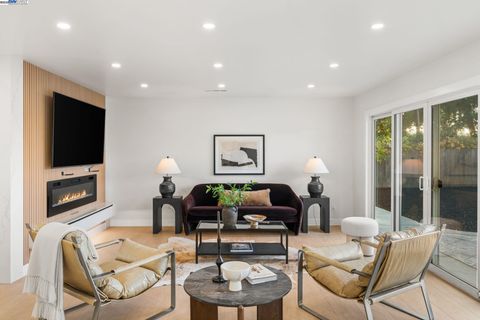 Photo of 42795 Deauville Park Ct, Fremont, CA 94538 (MLS # 41118992)