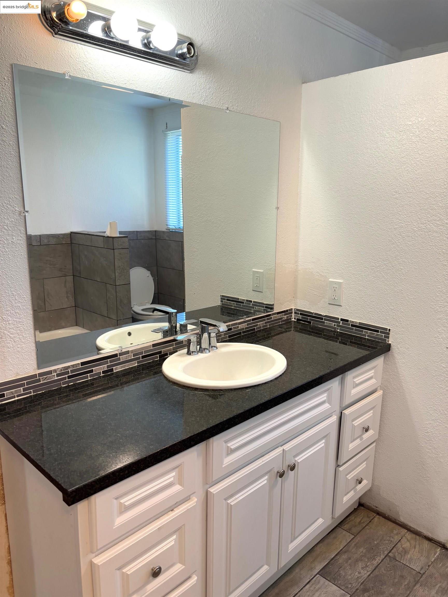 Oakland, California 94605, United States, 3 Bedrooms Bedrooms, ,Residential,Active,19292